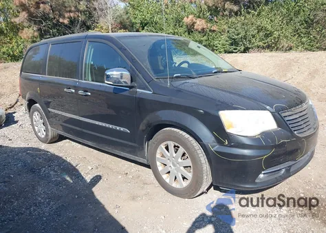 2011 Chrysler Town & Country Touring-L z USA, uszkodzony, nr VIN 2A4RR8DG9BR764502